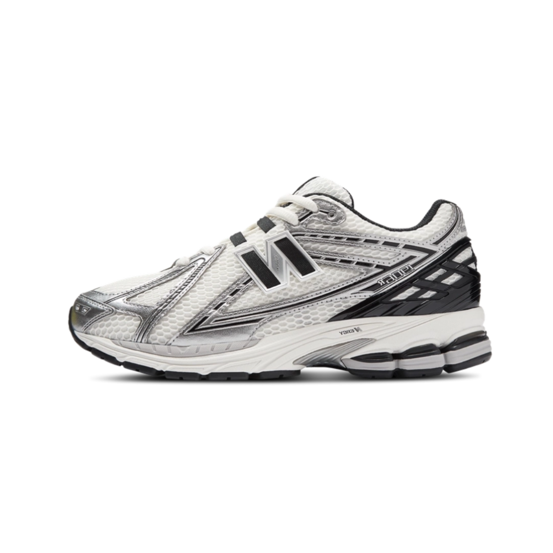 New Balance 9060 Triple Noir Brevet